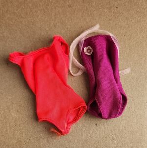 Vtg Sunsational Malibu Barbie And Swim Suit Red And Purple Styles 1975-1980